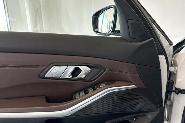 BMW 3-SERIE 330e eDrive Edition | M Sport | Glazen Schuif-/kanteldak | Stoelverwarming | Head-up Display |