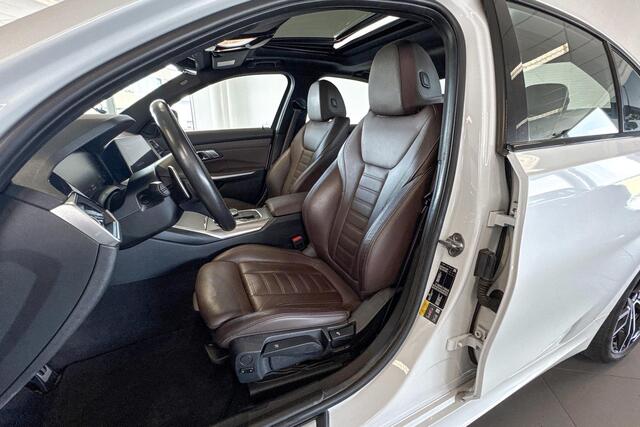 BMW 3-SERIE 330e eDrive Edition | M Sport | Glazen Schuif-/kanteldak | Stoelverwarming | Head-up Display |