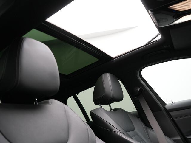BMW 3-SERIE Touring 330e xDrive M Sport Plug In Hybrid 293pk Dealer O.H PHEV | Panodak | Trekhaak af Fabriek | Adaptive Cruise | Laser LED | Adaptive Onderstel | Head Up | 360 Camera | Keyless |