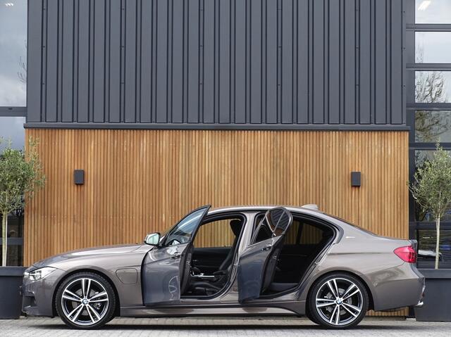 BMW 3-SERIE 330e 293PK M Sport / M Individual / LED