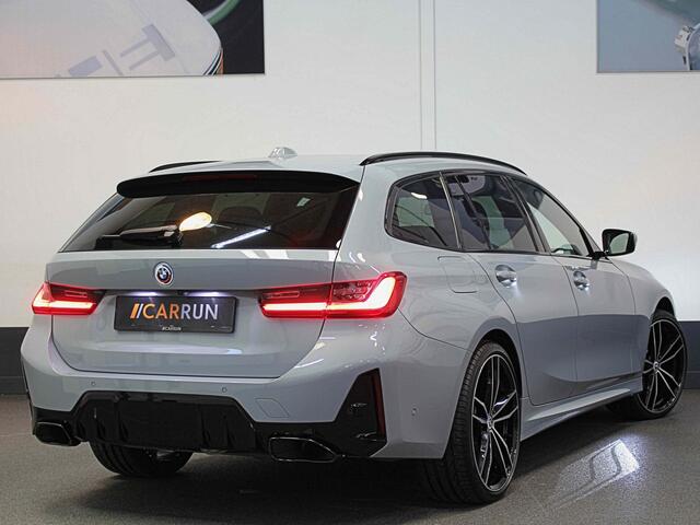 BMW 3-SERIE Touring 330e 292pk M-Sport-Pro | Carbon | ACC | Stuurverw. | M50 jahre | M340 Bumper en uitlaat | E.TH 1500kg | Pano | Camera | Dab+ | Adaptieve Cruise Control | Ambiance | Lane & Side Assist | Apple & Android Carplay | Fabrieksgarantie.