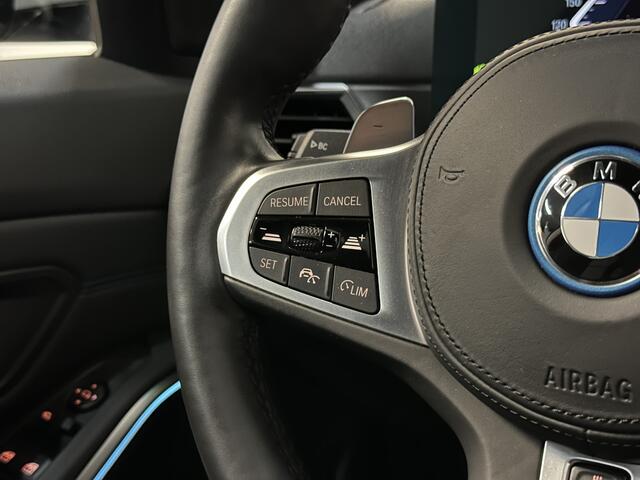 BMW 3-SERIE Touring 330e 292pk M-Sport-Pro | Carbon | ACC | Stuurverw. | M50 jahre | M340 Bumper en uitlaat | E.TH 1500kg | Pano | Camera | Dab+ | Adaptieve Cruise Control | Ambiance | Lane & Side Assist | Apple & Android Carplay | Fabrieksgarantie.