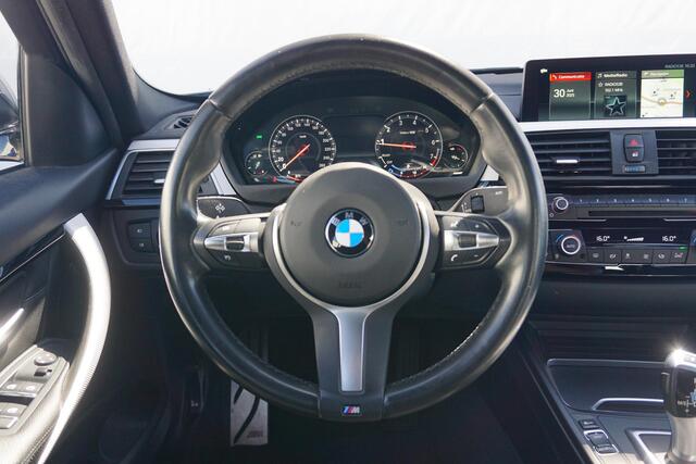BMW 3-SERIE Sedan 320i M Sportpakket 18'' / Shadow Line / Stoelverwarming / PDC
