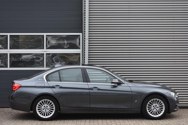 BMW 3-SERIE 330E HIGH EXEC. / SCHUIF KANTELDAK / STOELVERWARMING / LEDERE BEKLEDING
