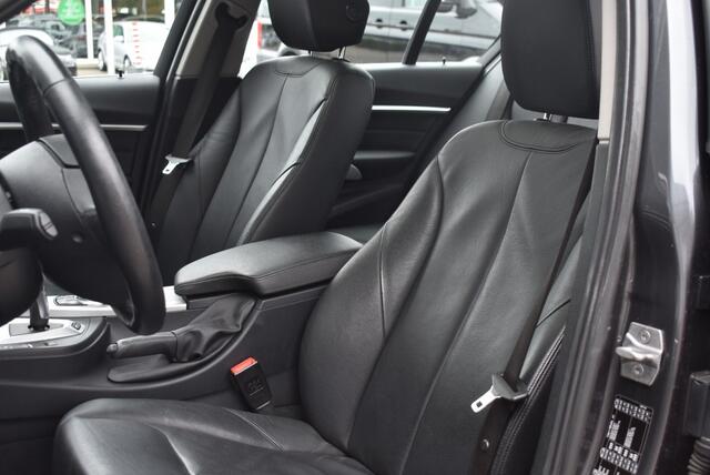 BMW 3-SERIE 330E HIGH EXEC. / SCHUIF KANTELDAK / STOELVERWARMING / LEDERE BEKLEDING