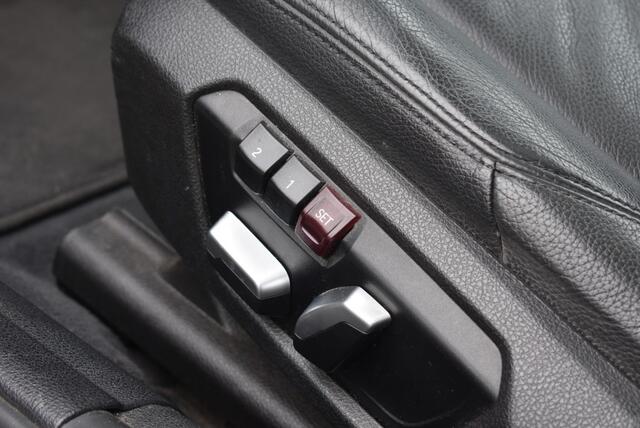 BMW 3-SERIE 330E HIGH EXEC. / SCHUIF KANTELDAK / STOELVERWARMING / LEDERE BEKLEDING