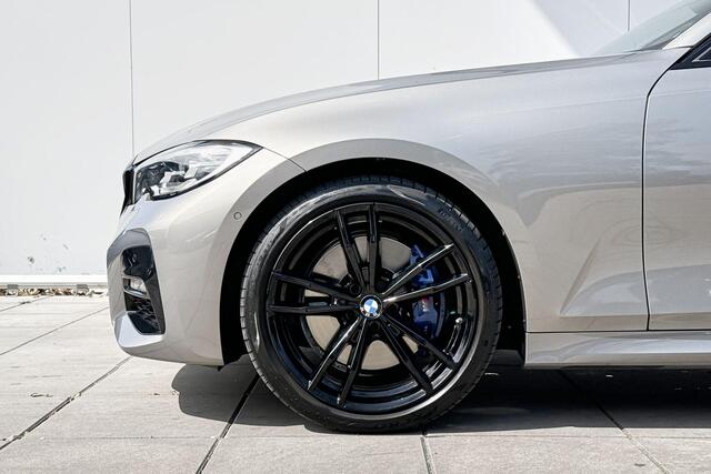 BMW 3-SERIE Touring 330i High Executive M-Sport Harman Kardon / Co-Pilot / Head-Up / Glazen Schuifdak / Stoelen Elektrisch / 19 Inch