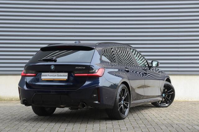 BMW 3-SERIE Touring 330e | M Sportpakket Pro / Innovation Pack / Panodak / Driving Assistant / Harman Kardon / Head-Up / Trekhaak / 19'' LMV | Easter