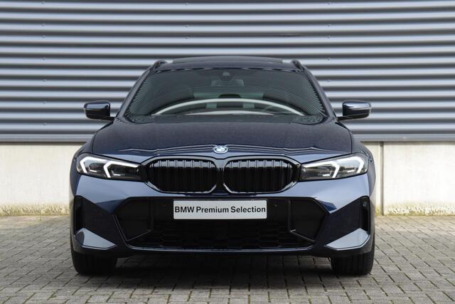 BMW 3-SERIE Touring 330e | M Sportpakket Pro / Innovation Pack / Panodak / Driving Assistant / Harman Kardon / Head-Up / Trekhaak / 19'' LMV | Easter