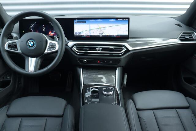BMW 3-SERIE Touring 330e | M Sportpakket Pro / Innovation Pack / Panodak / Driving Assistant / Harman Kardon / Head-Up / Trekhaak / 19'' LMV | Easter