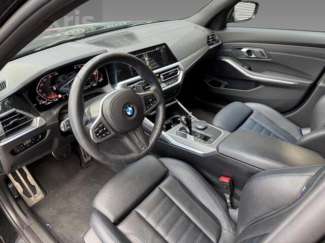 BMW 3-SERIE Touring 330i Model M Sport | Glazen panoramadak | HiFi System | M Interieurlijsten Aluminium Tetragon | Alarmsysteem klasse 3 | 18 inch LM Dubbelspaak M