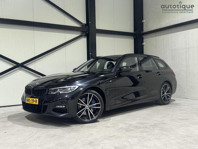 BMW 3-SERIE Touring 330e M-Sport | navi | carplay | trekhaak | shadow-line |