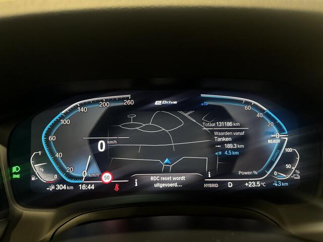 BMW 3-SERIE Touring 330e M-Sport | navi | carplay | trekhaak | shadow-line |