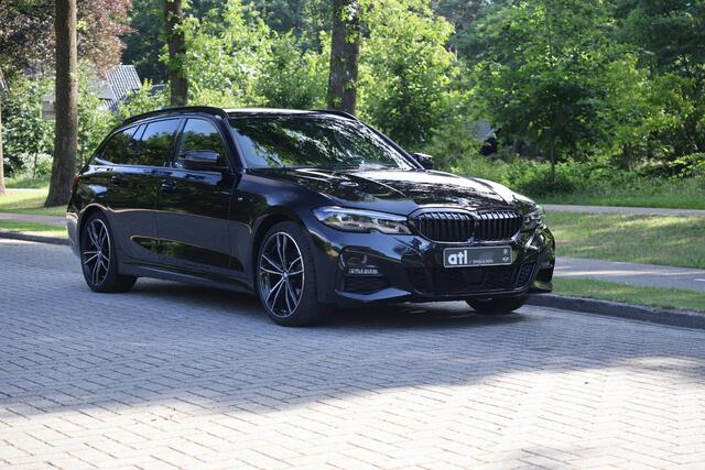 BMW 3-SERIE Touring 320i Executive M-Sportpakket, 19" M Wielset, Keyless, Adap cruise, Camera, Adap LED, Hifi, Live Cockpit Pro, etc.