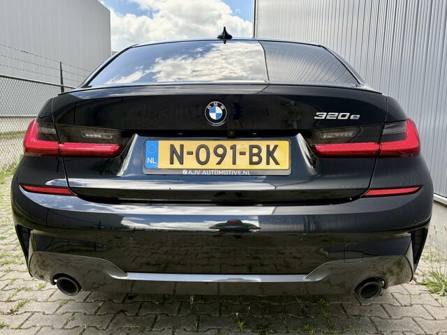 BMW 3-SERIE 320e M-SPORT BUSINESS EDITION PLUS / OPEN DAK / TREKHAAK