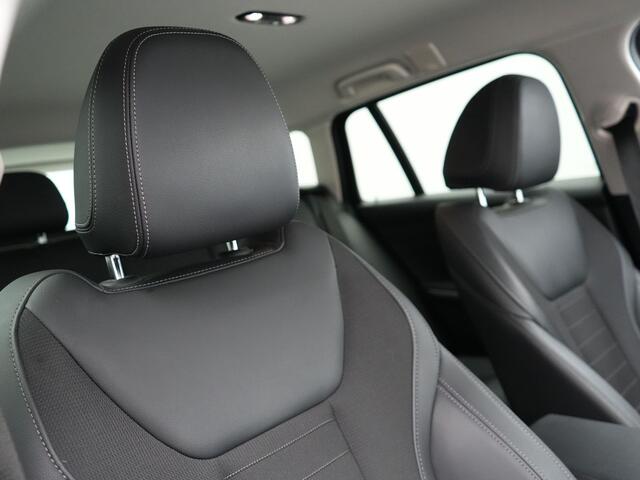 BMW 3-SERIE Touring 320e Sportline Plug In Hybrid 204pk Dealer O.H PHEV | Sportstoelen Verwarmd | Camera | Apple Carplay | Navi Full Map | DAB | El. Achterklep |