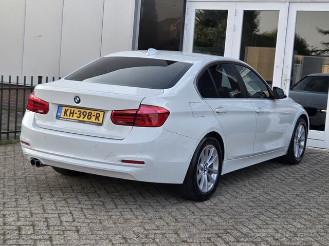 BMW 3-SERIE 330e Centennial Executive XENON LED|AUTOMAAT|NAVIGATIE|LEDER|PDC VOOR & ACHETER|GETINT GLAS|STOELVERWARMING Maandag tot Vrijdag van 09.00 tot 20.00 uur en Zaterdag van 09.00 tot 18.00 uur