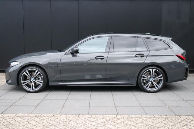 BMW 3-SERIE Touring 330e M-SPORT | HEAD-UP | PANO-DAK | TREKHAAK | LIVE COCKPIT PRO