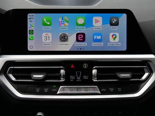 BMW 3-SERIE 318i Sportline Carplay Sportstoelen Leder/Stof NaviPro 19inch LM Velgen Privacy Glass Shadow-Line