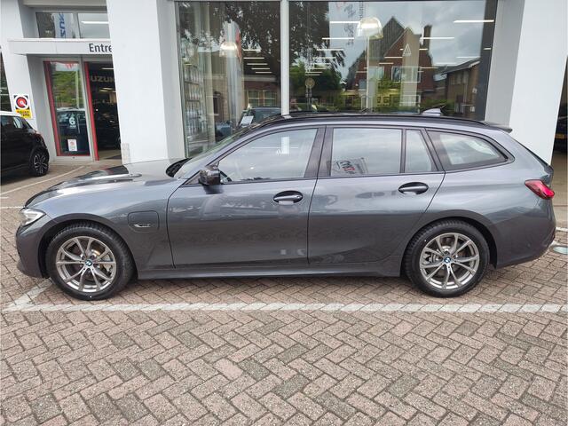 BMW 3-SERIE Touring 330e BUSINESS EDITION PLUS AUTOMAAT Trekhaak wegklapbaar | Stuuverwarming | Navi+HD