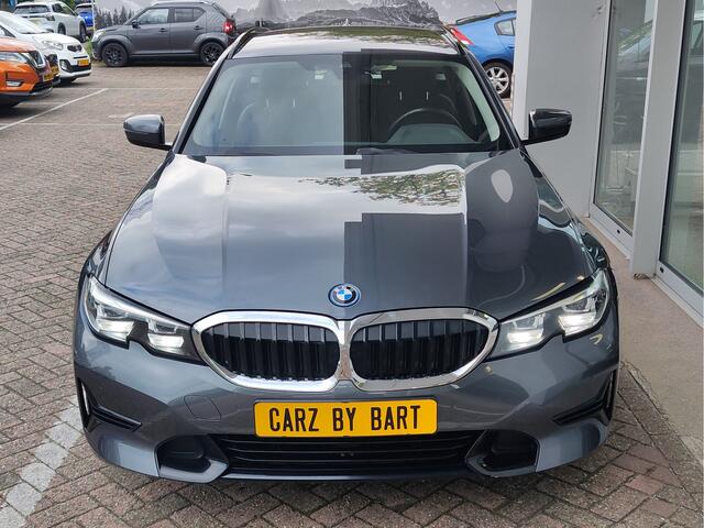 BMW 3-SERIE Touring 330e BUSINESS EDITION PLUS AUTOMAAT Trekhaak wegklapbaar | Stuuverwarming | Navi+HD