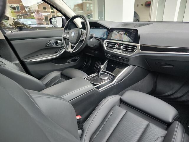 BMW 3-SERIE Touring 330e BUSINESS EDITION PLUS AUTOMAAT Trekhaak wegklapbaar | Stuuverwarming | Navi+HD