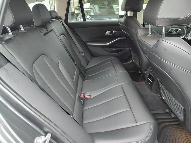BMW 3-SERIE Touring 330e BUSINESS EDITION PLUS AUTOMAAT Trekhaak wegklapbaar | Stuuverwarming | Navi+HD