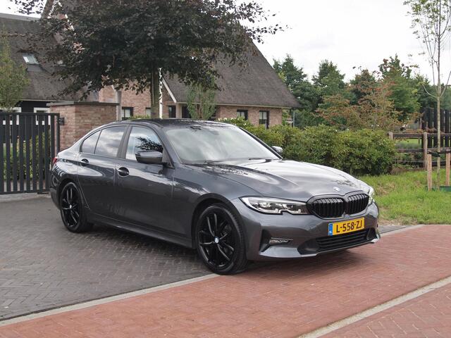BMW 3-SERIE 320i Business Edition | Apple Carplay | Trekhaak | Cruise Control | Automaat | Parkeersensoren |