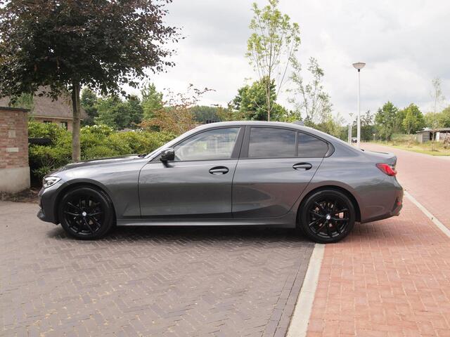 BMW 3-SERIE 320i Business Edition | Apple Carplay | Trekhaak | Cruise Control | Automaat | Parkeersensoren |