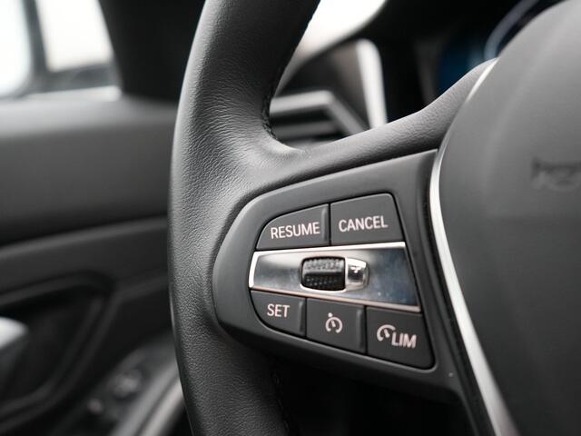 BMW 3-SERIE Touring 330e Plug In Hybrid 293pk Dealer O.H PHEV | Cruise Control | Apple Carplay | Lederen Sportstoelen Verwarmd | Navigatie | Virtual | DAB |