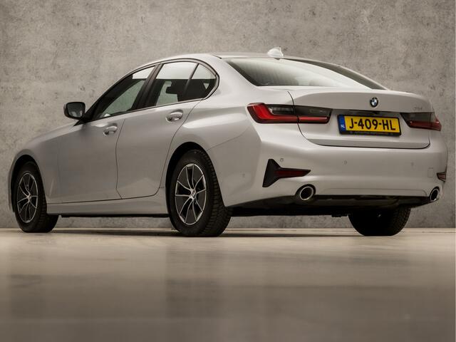 BMW 3-SERIE 318i Executive Sportline 157Pk Automaat (APPLE CARPLAY, GROOT NAVI, CAMERA, TREKHAAK, SPORTSTOELEN, CRUISE, PARKEERSENSOREN, LANE ASSIST, NIEUWSTAAT)