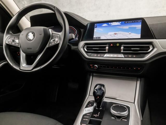 BMW 3-SERIE 318i Executive Sportline 157Pk Automaat (APPLE CARPLAY, GROOT NAVI, CAMERA, TREKHAAK, SPORTSTOELEN, CRUISE, PARKEERSENSOREN, LANE ASSIST, NIEUWSTAAT)