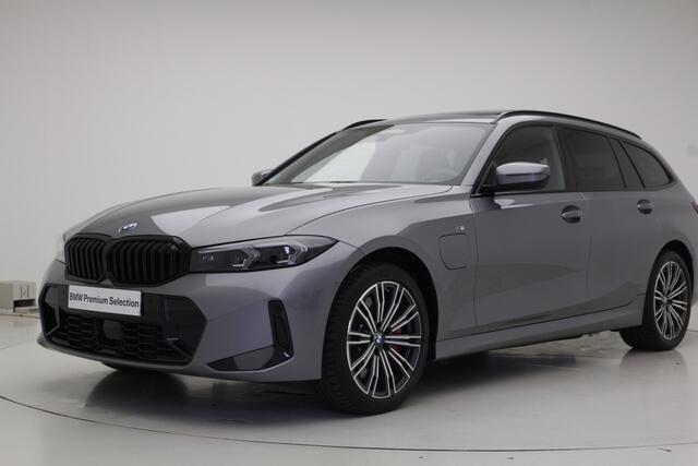 BMW 3-SERIE 330e xDrive | LCI | M Sport Pro | Panorama | M Stoelen | Harmen Kardon | Driver Ass Prof | Trekhaak | Memory Stoelen | Shadow Line | BSI 3jr - 40.000 km
