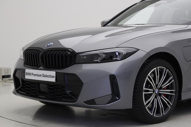 BMW 3-SERIE 330e xDrive | LCI | M Sport Pro | Panorama | M Stoelen | Harmen Kardon | Driver Ass Prof | Trekhaak | Memory Stoelen | Shadow Line | BSI 3jr - 40.000 km