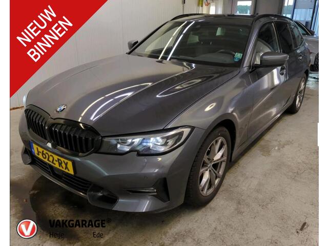 BMW 3-SERIE Touring 320i Executive Edition Sfeer Verlichting | Black Optic | Sportstoelen | 18-Inch | NL-Auto |