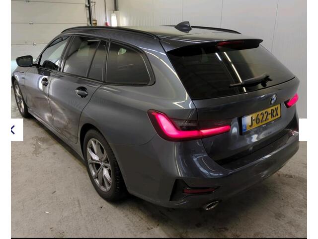 BMW 3-SERIE Touring 320i Executive Edition Sfeer Verlichting | Black Optic | Sportstoelen | 18-Inch | NL-Auto |
