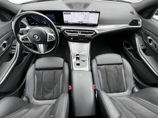 BMW 3-SERIE Touring 330e M-Sport Touring Plug-in PHEV Shadow Line / Wide Screen / Brooklyn Grey / 1500kg Trekgewicht / M-pakket / Parkeerassistent-pakket / 18" breedset LM wielen / Camera 360° /