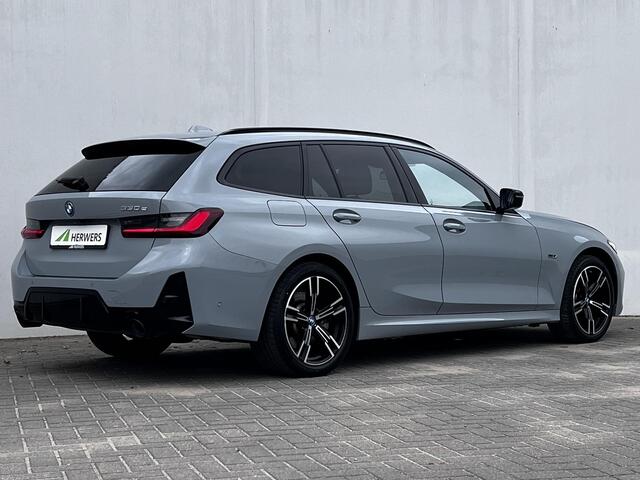 BMW 3-SERIE Touring 330e M-Sport Touring Plug-in PHEV Shadow Line / Wide Screen / Brooklyn Grey / 1500kg Trekgewicht / M-pakket / Parkeerassistent-pakket / 18" breedset LM wielen / Camera 360° /