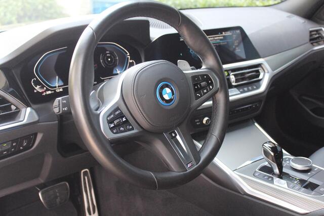 BMW 3-SERIE Touring 330e Business Edition Plus