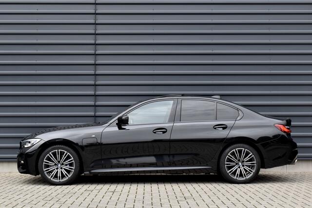 BMW 3-SERIE 330e High Executive M Sport | Schuif/Kanteldak | ACC | Laser Light | Memory | Head-Up | Adaptief Onderstel |