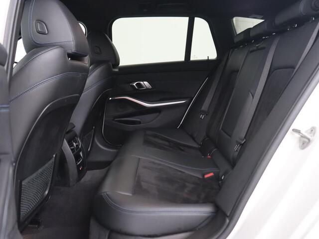 BMW 3-SERIE 320e M Sport | Head-Up | LaserLight | Stoelverwarming | Adaptive cruise | Sfeerverlichting | Carplay | Sportstoelen