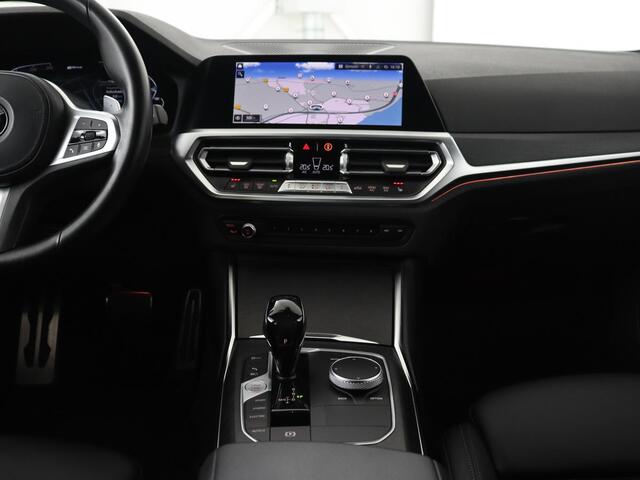 BMW 3-SERIE 320e M Sport | Head-Up | LaserLight | Stoelverwarming | Adaptive cruise | Sfeerverlichting | Carplay | Sportstoelen