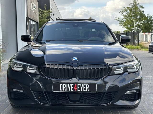 BMW 3-SERIE 330i M PACK M2020 PANO NAVI SPORTVELGEN CLIMATE PDC