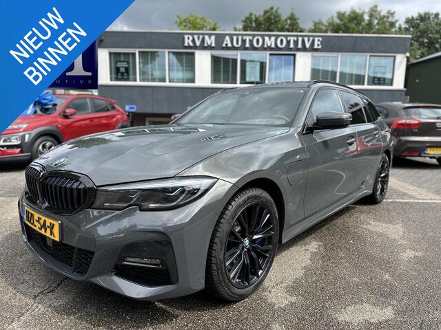 BMW 3-SERIE Touring 330e xDrive PANO | ADD. CRUISE | CAMERA | ELEKTRISCHE TREKHAAK | RIJKLAAR GELEVERD MET 12 MND BOVAG GARANTIE