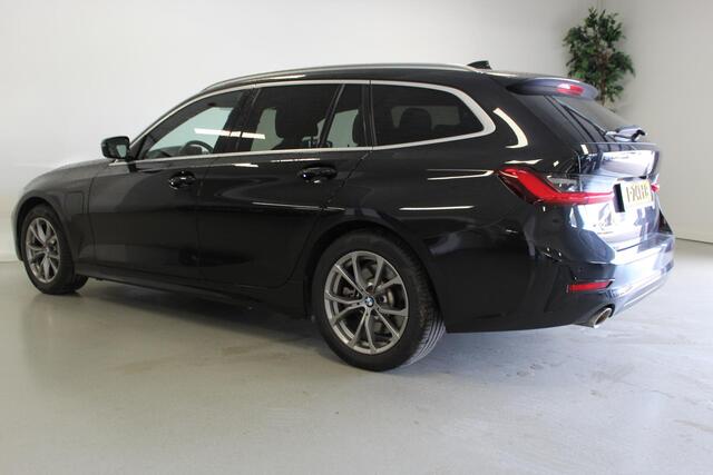 BMW 3-SERIE Touring 330e Business Edition Plus | PANO | STOEL-VERW | ACC | CAMERA | CARPLAY | E-KLEP | 17'LMV | CLIMA | NAVI |