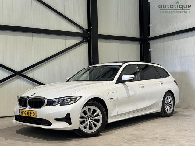 BMW 3-SERIE Touring 320e Business Aut. | panorama | navi | trekhaak | CarPlay |