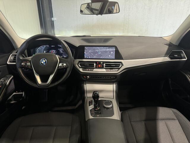 BMW 3-SERIE Touring 320e Business Aut. | panorama | navi | trekhaak | CarPlay |