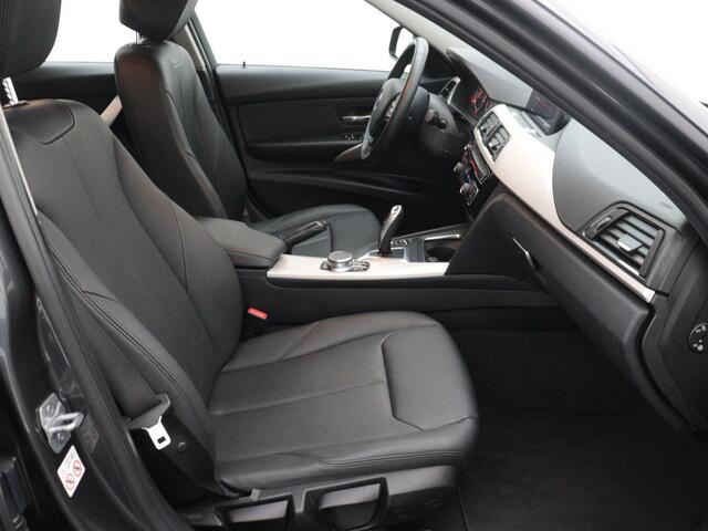 BMW 3-SERIE Touring 318i Executive / Let op! Auto verbruikt olie / Handel of Export / Navigatie / Cruise-ctr. / Airco / leder / Trekhaak / Apk 12-2026