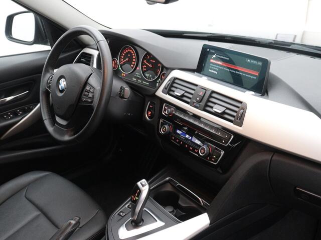 BMW 3-SERIE Touring 318i Executive / Let op! Auto verbruikt olie / Handel of Export / Navigatie / Cruise-ctr. / Airco / leder / Trekhaak / Apk 12-2026