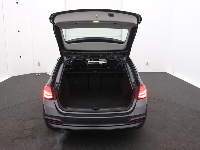 BMW 3-SERIE Touring 318i Executive / Let op! Auto verbruikt olie / Handel of Export / Navigatie / Cruise-ctr. / Airco / leder / Trekhaak / Apk 12-2026